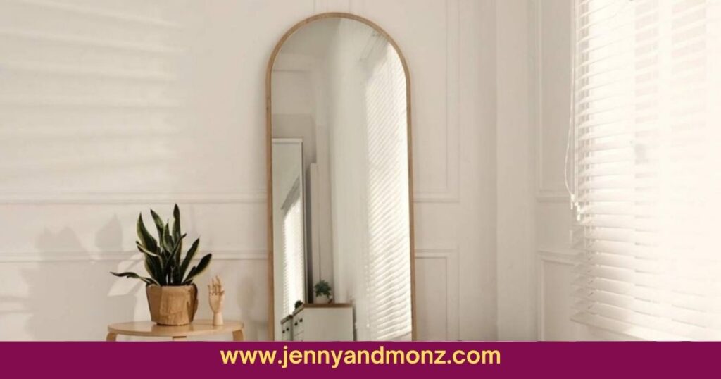Large_white_wall_decorated_with_mirror_and_plants