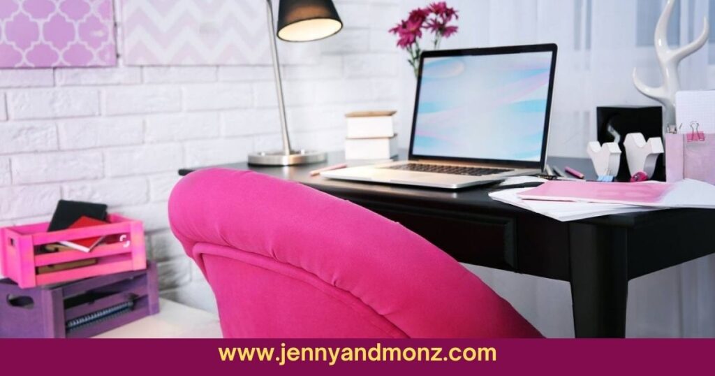 small_office_for_girl_in_pink_color
